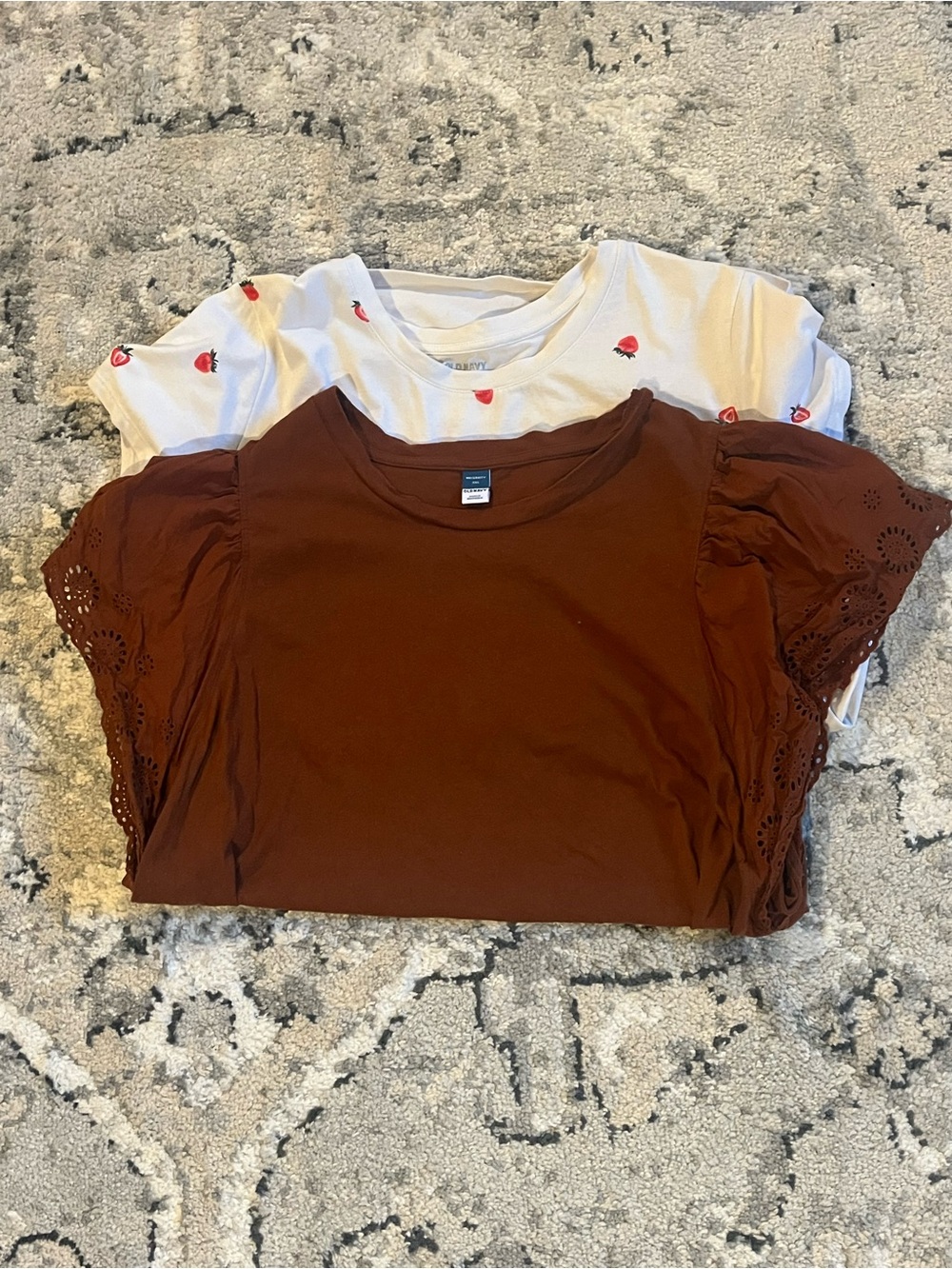 Old Navy Maternity Short Sleeve Tee Lot of 2